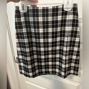 Cute Brandy Melville plaid skirt!